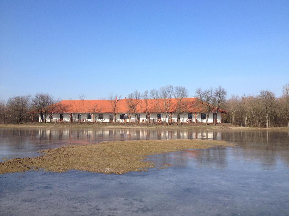 Bibic Nature Lodge Balmazújváros Εξωτερικό φωτογραφία